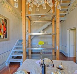 Spacious 4 Bedroom Apartment in Stunning Cortona Town, Sleeps 8